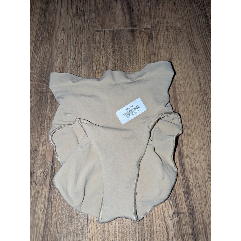 SKIMS Seamless Sculpt High-Waisted Thong Size M Sand